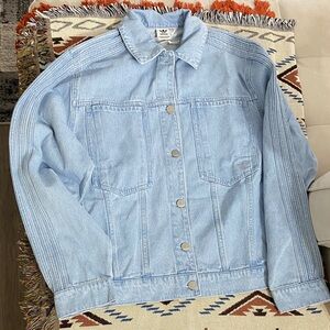 New Women’s adidas Originals denim jacket Essential Size Medium Relaxed Fit